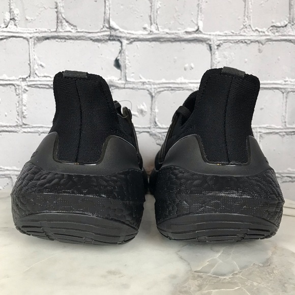 Adidas Ultraboost 21 Men’s Triple Black Active Running Shoes Size 8.5 - Picture 5 of 12